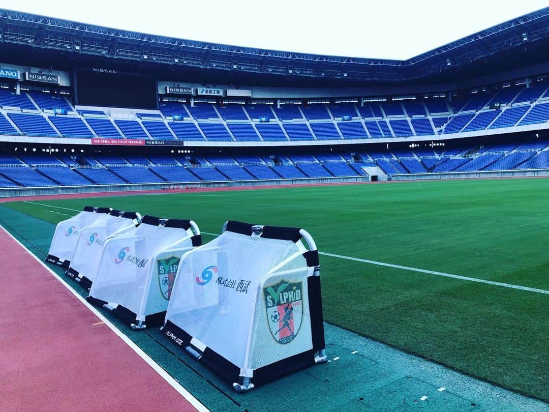 橋本紀代子のインスタグラム：「Girls Empowerment Project最終日終了🐯 選手がサッカーを通じて子ども達によりそい、夢や未来への一歩を応援し、エンパワーメントしてく、そんなキラキラなイベントをシルフィードで行いました🐯 子どもたちをエンパワーメントできたか 選手たちをエンパワーメントできたか 自分自身もエンパワーメントできたか 正解やゴールはわからないけど、振り返ってみて得るものはたくさん。 選手たちのパワフルな明るさにたくさん助けられましたが、作ってきたプログラムが間違いではないと思える達成感がある気がしてます。 サッカーてすごい⚽️」