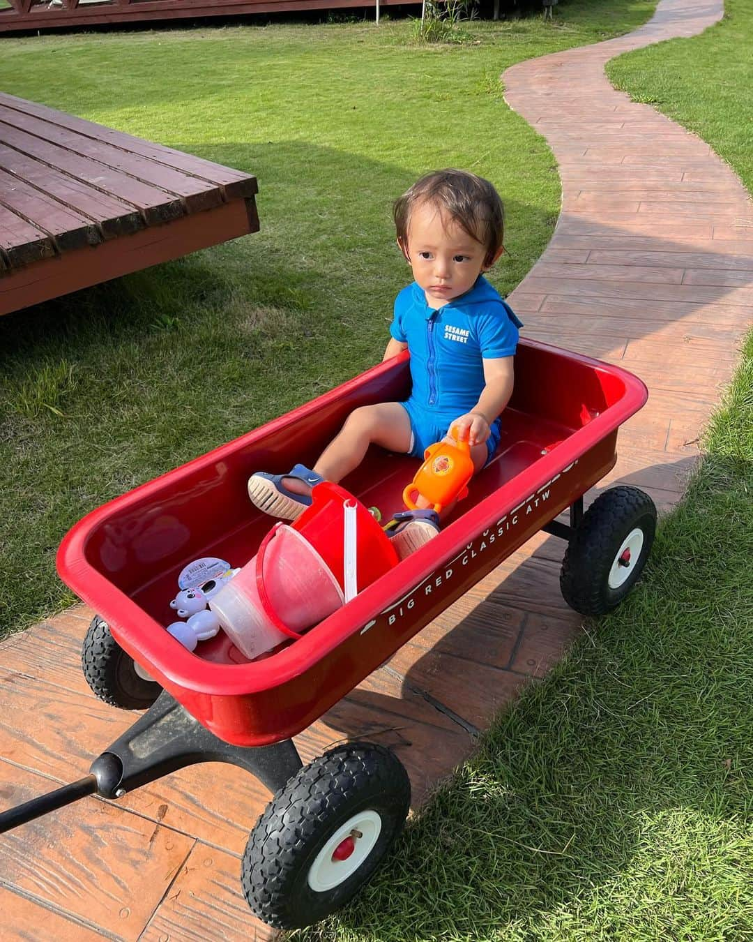 下田美咲のインスタグラム：「初めてのグランピング。可愛かったー癒されたー。子どもと過ごす夏はとても楽しい。  #グランピング #1歳5ヶ月 #4歳」