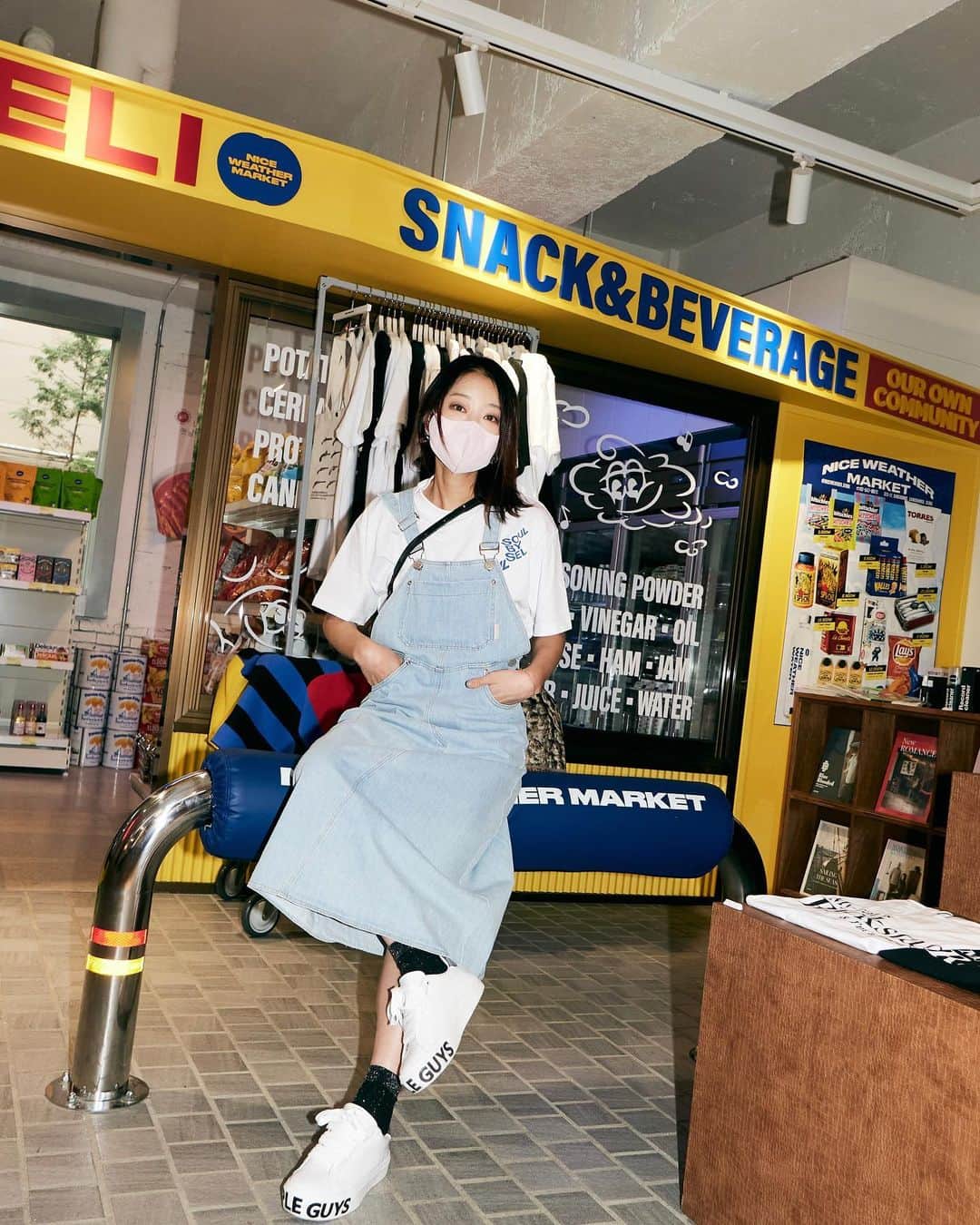 ヘリンのインスタグラム：「SPP 가 드디어 오픈되었습니다!   제 첫 신발브랜드 spp 오픈되기전까지 시간이 좀 걸렸지만 그만큼 신중하고 여러고심을 거쳤습니다.  spp 는 남녀노소 모두가 스타일리쉬하고 편하게 신을수있었으면 하는 마음에서 시작하였으며  첫 컬렉션은 enamel (에나멜)소재로 에나멜이 단순히 구두나 가방뿐만아니라 스니커즈로 누구든(anyone)신을수있도록 디자인했습니다.  많은 관심 부탁드려요:D 링크는 프로필바로가기 클릭✅ @_spp_official  tspp.co.kr」