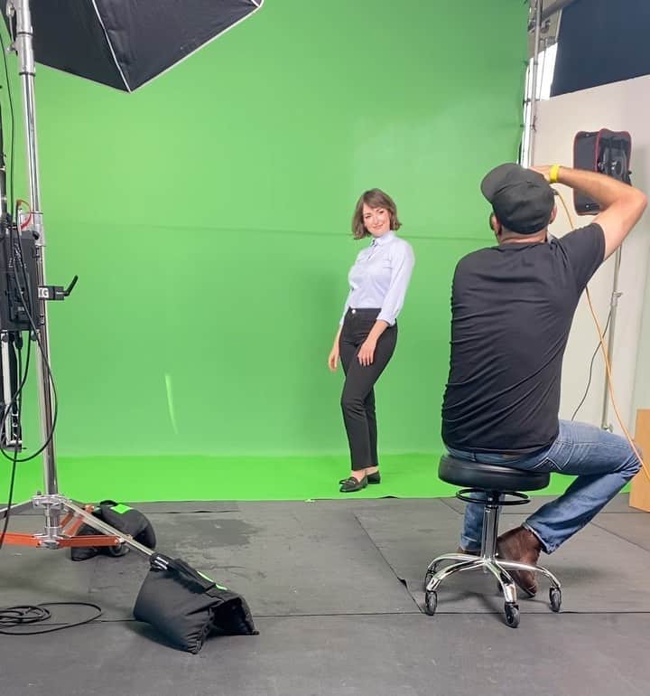 ミラーナ・ヴァイントゥルーブのインスタグラム：「Next time you see me pointing at something on the side of a website, know I was deeply uncool while doing it.   With the help of @mathieuyoung @torstenwitte & @emmahuser」