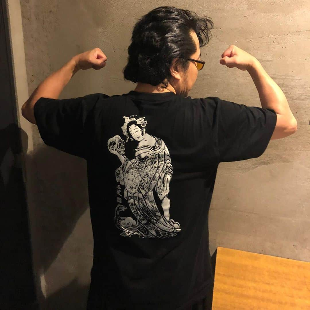 人間椅子のインスタグラム：「青森公演より大好評いただきました"ねぷた絵"Tシャツを会場限定にて販売します！ よろしくお願いします！ #人間椅子 #ねぷた #ナカジマノブ  #会場限定」