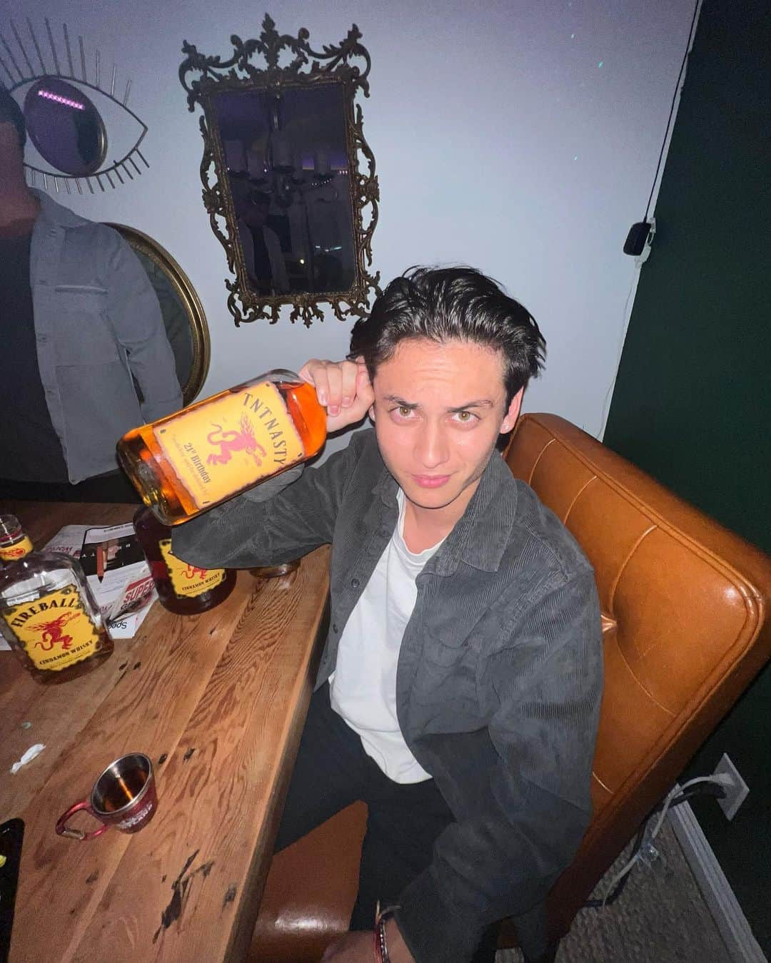 テンジン・ノーゲイ・トレイナーのインスタグラム：「It’s time @fireballwhisky」