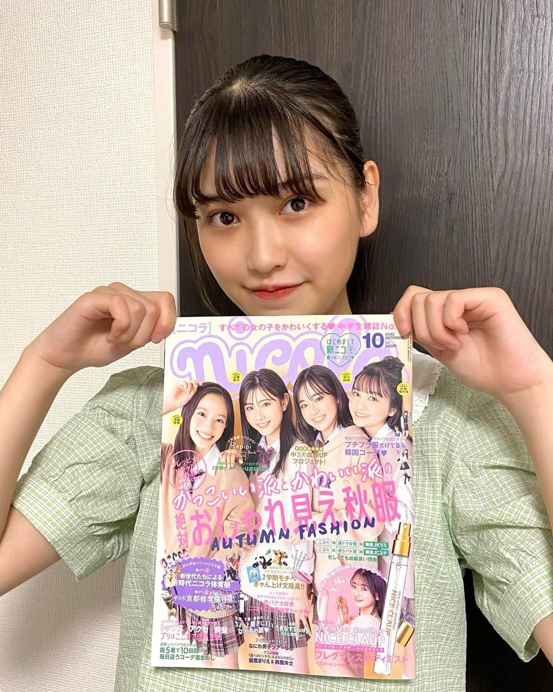 田中南のインスタグラム：「nicola10月号ゲットしました〜 杏慈ちゃん、藍月ちゃん、結珠ちゃん、菜月海ちゃんの表紙が目印👀 今月も内容盛りだくさん！ まだチェックしてない子はぜひ！ 付録は…！ ワンアフターアナザーナイスクラップ フレグランスボディミスト です💞    #nicola  #ニコモ  #ニコラ」