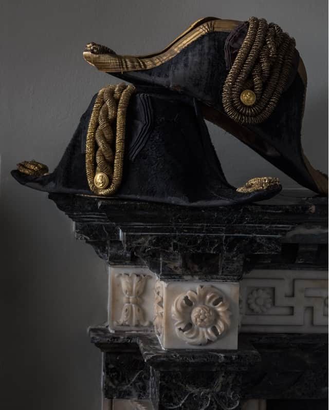 ギーブス&ホークスのインスタグラム：「Royal Navy cocked hats by Gieves.  Left : rank of captain, early 20th. century. Right : Admiral, late 19th. century. From the mid 19th. century Gieves became the preferred supplier to officers of the Royal Navy.  Photo Credit Bruno Ehrs」