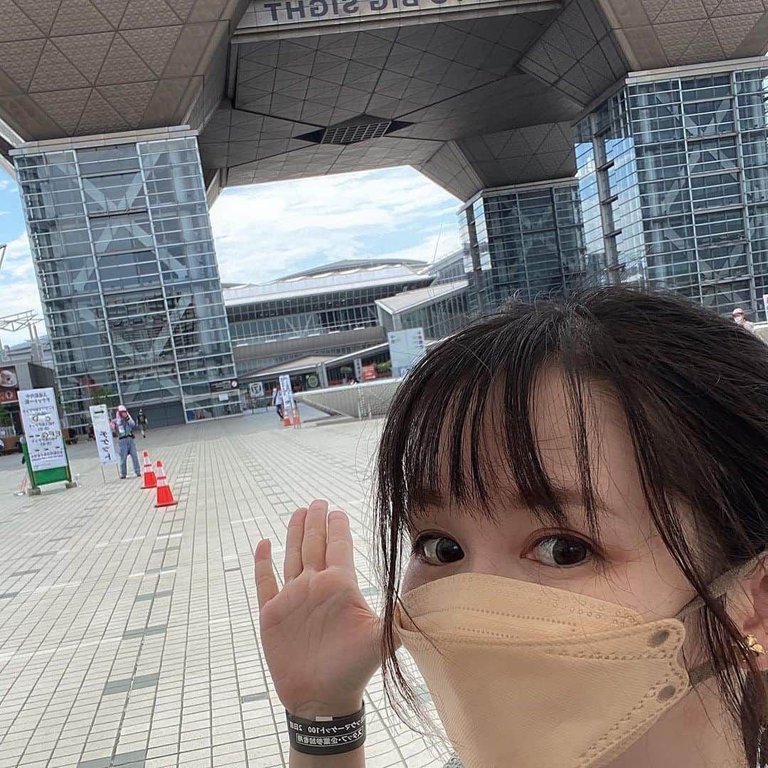 大谷咲子さんのインスタグラム写真 - (大谷咲子Instagram)「ああああ〜OA前にお知らせできず申し訳なかったのですがBS11のアニゲーイレブンの取材でコミケに行ってきました〜！！ 暑かったけどひさびさのコミケとっても楽しかったです。 やっぱり趣味に夢中な人たちって本当にイキイキしてるなー！って元気をもらいました！ なくなってほしくない文化…！  BS11のサイトで見逃し見られるのでよかったら見てください✨  #BS11 #アニゲーイレブン #C100 #コミックマーケット #コミケ #tokyo #otaku #cooljapan」9月5日 12時32分 - sakiton69