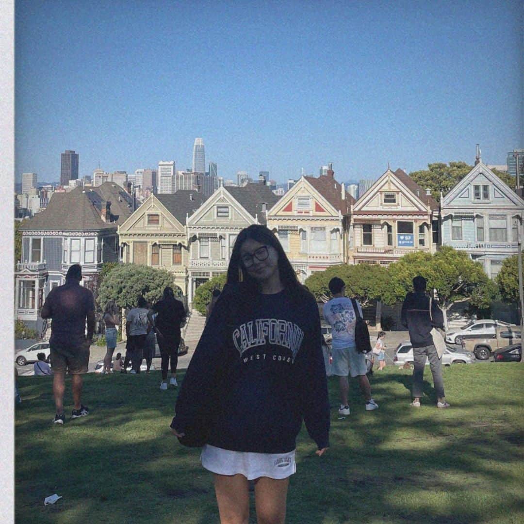 リュ・ジヘのインスタグラム：「#🇺🇸#미국여행#샌프란시스코#미국생활#산호세 #alamosquare#paintedladies  대학생이고 싶은 현실은 아쥼마..🌝」