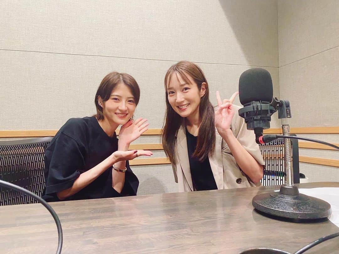 若月佑美さんのインスタグラム写真 - (若月佑美Instagram)「. MBSラジオ　ヤングタウン月曜日 #ヤン月 大好きりんりんに(@rintakanashi_official ) 来ていただきました❤️ めっちゃ嬉しかったー！！ ずっと笑ってたし、りんりんの最高さが伝わる回でしたので是非聴いて下さい！ . #高梨臨 さん #若月佑美  #アンラッキーガール」9月5日 15時43分 - yumi_wakatsuki_official