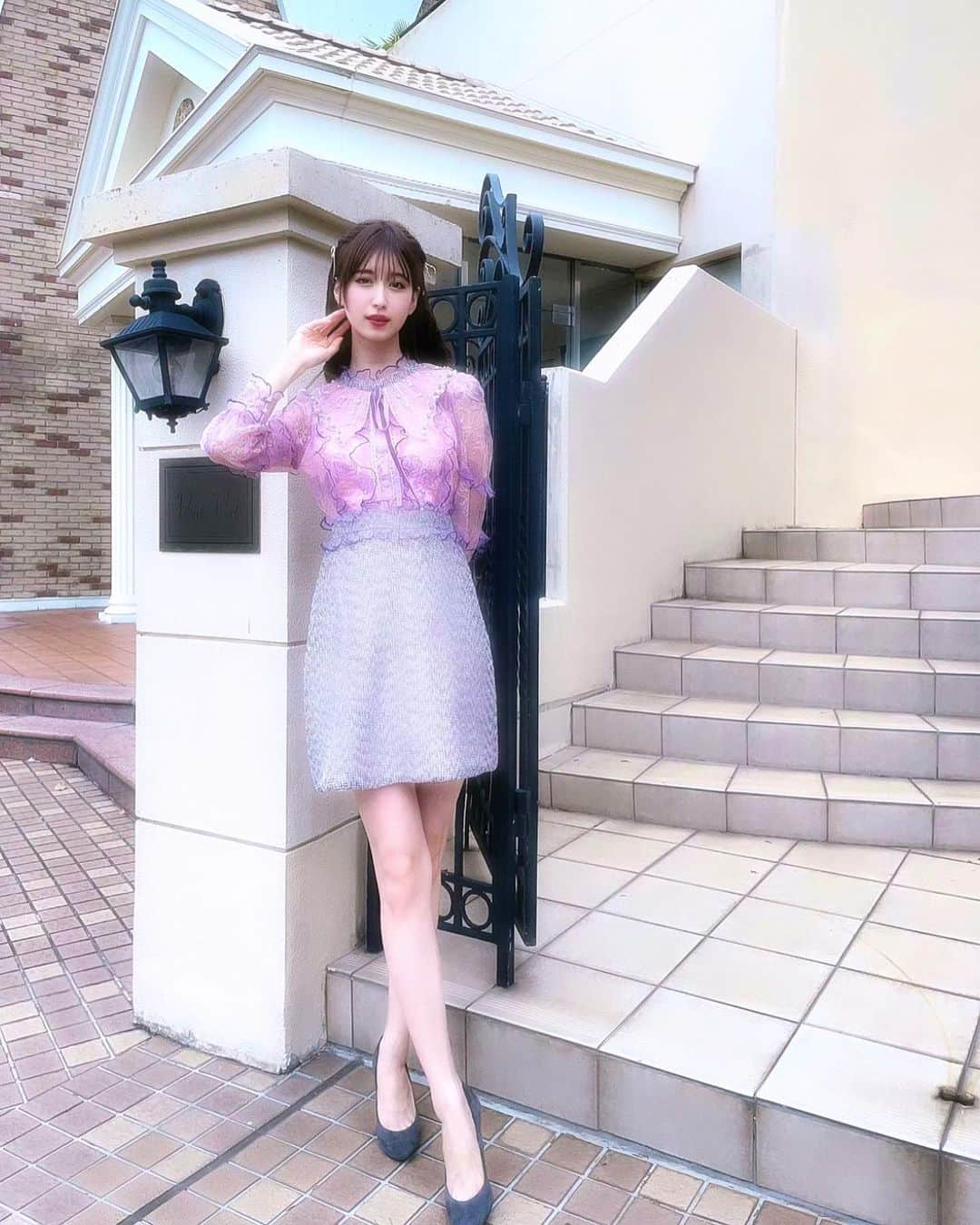 のインスタグラム：「👗 𓈒𓏸  ヘア飾りでほんのり民謡の衣装のような、 華やかなピンクのドレスワンピースを🎀˖ ࣪  ピンクを着ると気持ちが上がります🪷🫧  #ワンピースコーデ #ピンクコーデ #夏服 #秋服 #レースワンピース #ヘア飾り #リボンアレンジ」