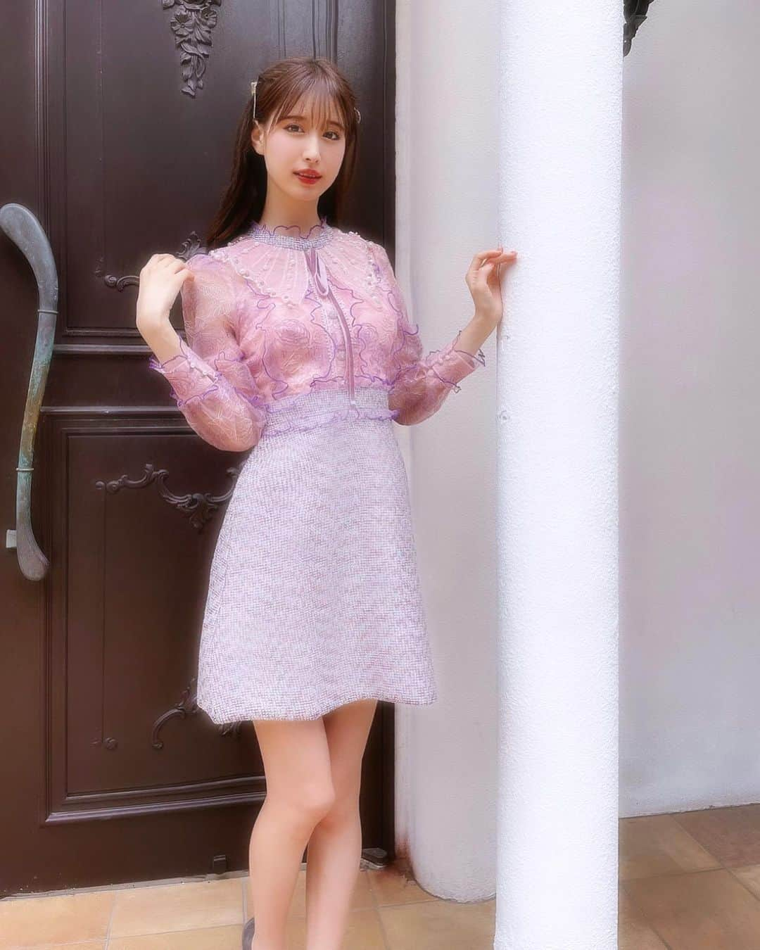 阿部菜渚美さんのインスタグラム写真 - (阿部菜渚美Instagram)「👗 𓈒𓏸  ヘア飾りでほんのり民謡の衣装のような、 華やかなピンクのドレスワンピースを🎀˖ ࣪  ピンクを着ると気持ちが上がります🪷🫧  #ワンピースコーデ #ピンクコーデ #夏服 #秋服 #レースワンピース #ヘア飾り #リボンアレンジ」9月5日 21時18分 - nanami_abe73