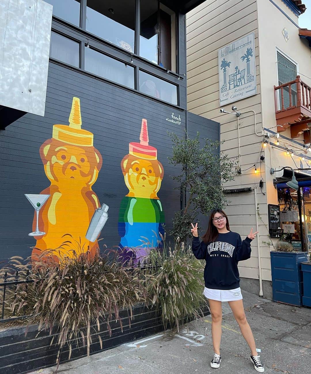リュ・ジヘのインスタグラム：「#🇺🇸#미국여행#미국생활 #샌프란시스코여행   편한 옷 큰 옷만 찾게 되는 돼디혜씨..🥹 ..햄버거킬러 돼디혜씨🍔」