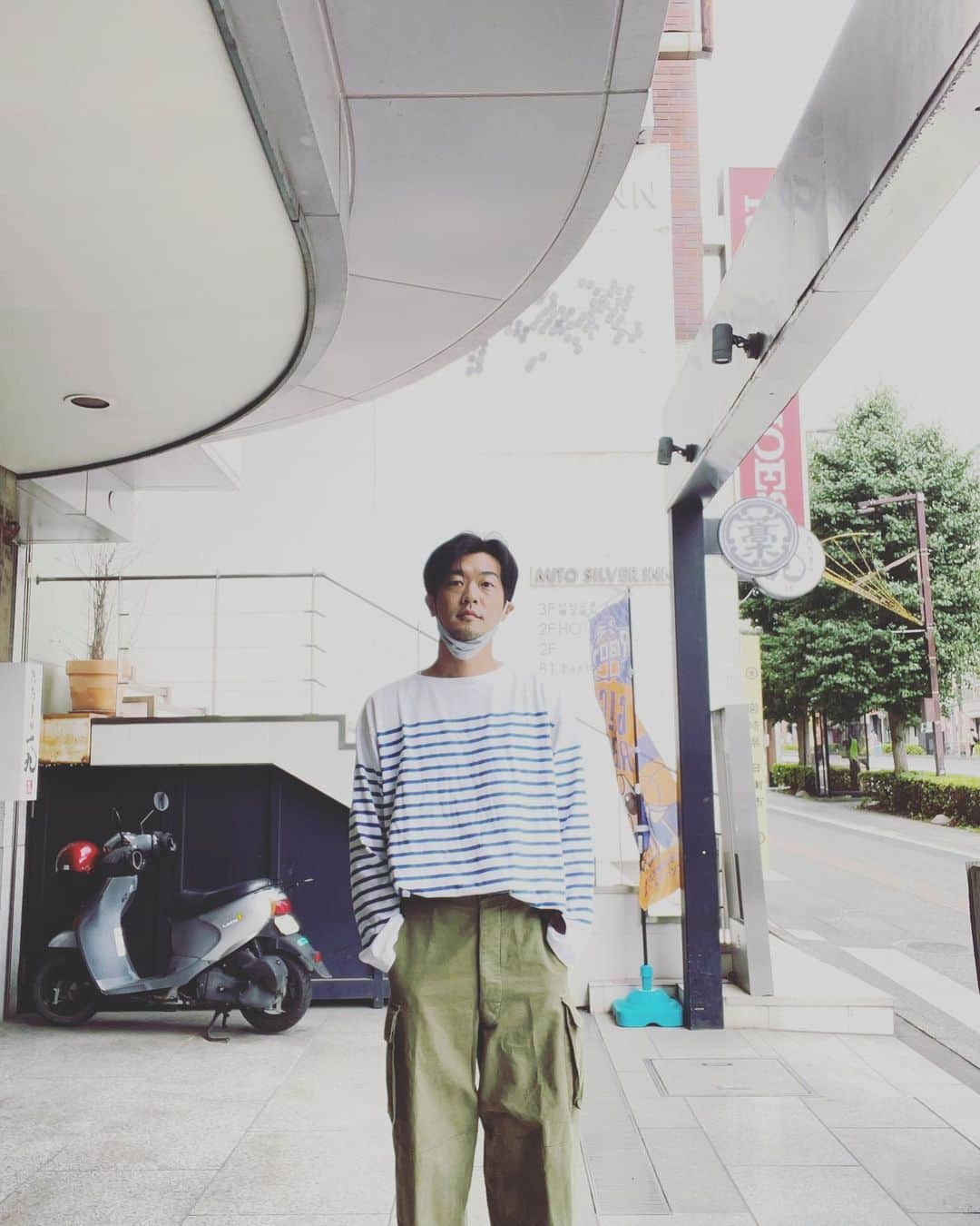 関幸治さんのインスタグラム写真 - (関幸治Instagram)「#洋服好きな人と繋がりたい  見るのは大好き。 #パネルボーダー は  #graphpaper  #M47 前期のレプリカは #sumari  のパンツ」9月5日 16時56分 - sseekkyy