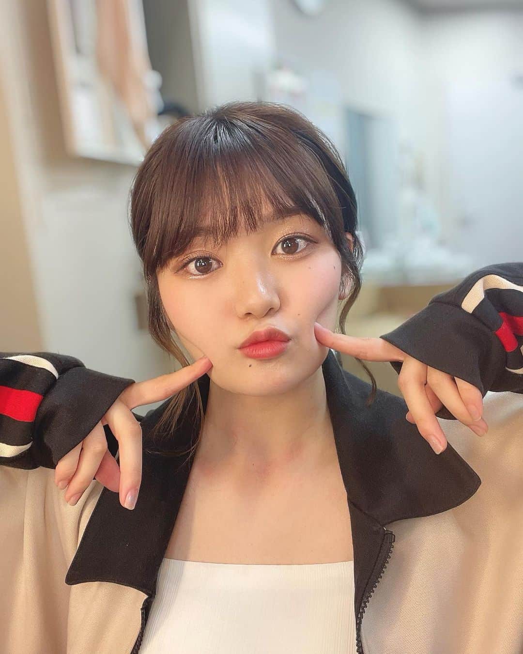 中野郁海のインスタグラム：「この時のまつ毛と眉毛調子良くない？！まつ毛とか自まつ毛なのにこんなにっ！！. . . 担当してくれたまりあさんめっちゃ美人さんで緊張したけど素敵に仕上げてくれたから早くまた行きたいなぁ💓  @une_fleur_eyelash @une_fleur_eyebrow @une_fleur_maria」