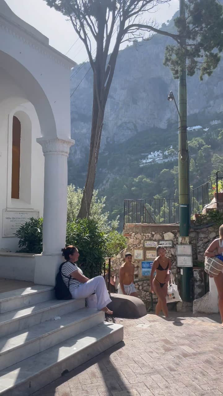 アンジェリーナ・ダニロヴァのインスタグラム：「Amalfi coast…is not real, crying watching these again..too much beauty.」