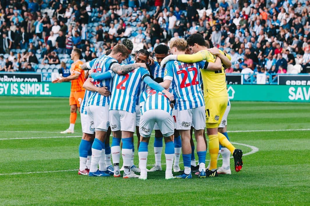 中山雄太のインスタグラム：「No excuse.  Just do it even more. Not waiting for coming on - just try to grab for.  @htafc   #Huddersfieldtown #TheTerriers」