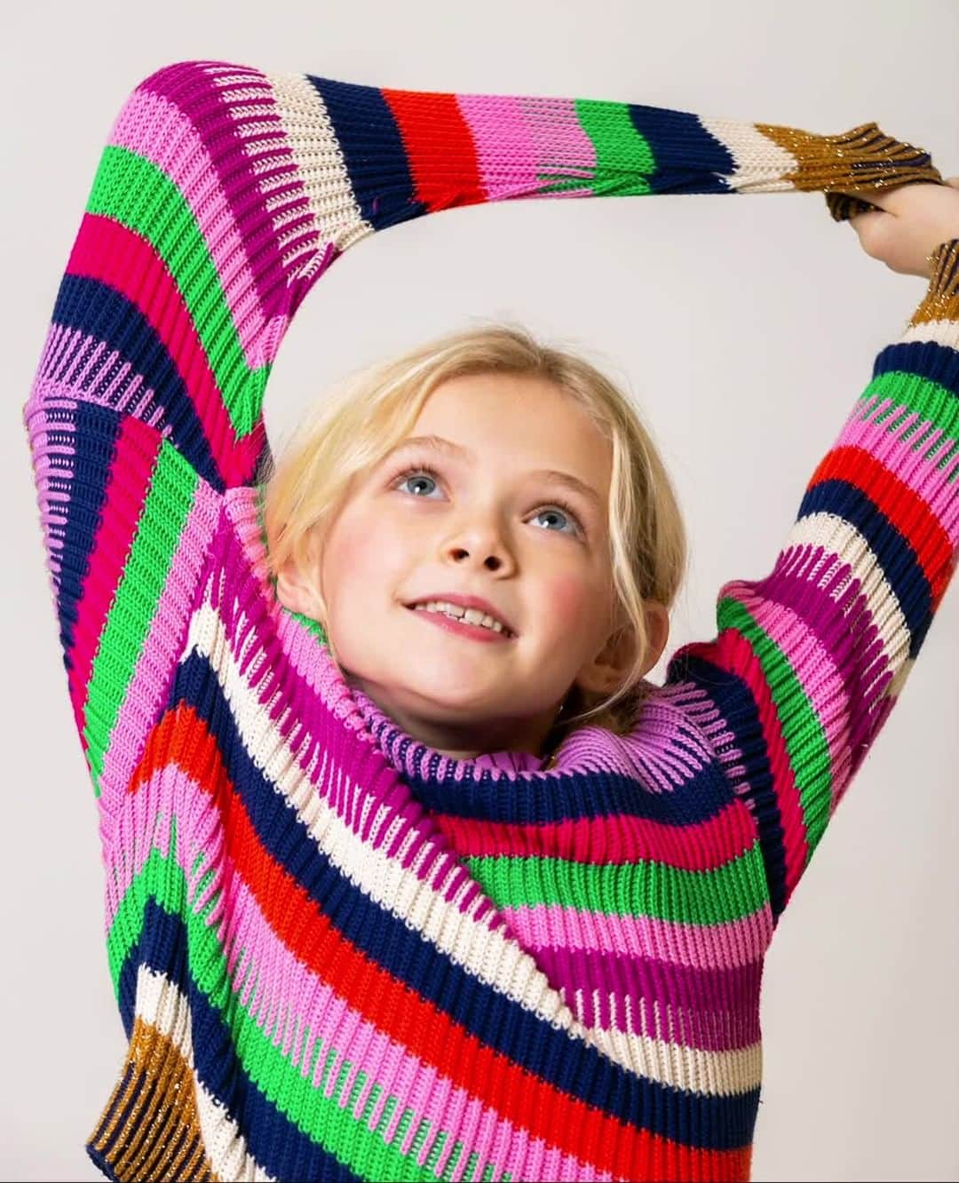 のインスタグラム：「✨ Stripe a pose ✨ ⁠ #oilily #oililyworld #FW22⁠ #fall #winter #womenswear #kidswear #printonprint #oililyandme」