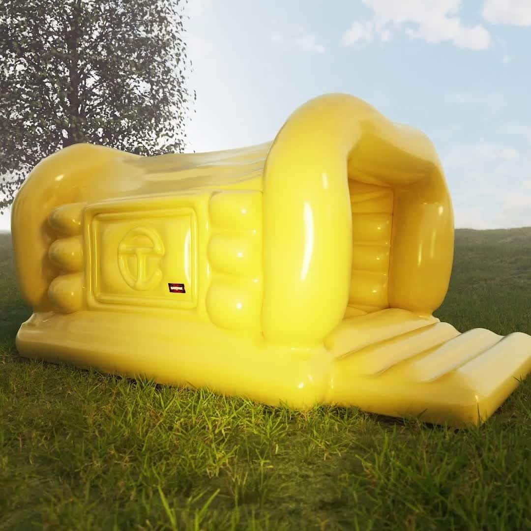 エルエヌシーシーのインスタグラム：「@telfarglobal x @eastpak returns in a new hue of infamy  What’s more viral than a glistening yellow inflatable pulsing to synth beats in a deserted meadow? The second chapter of Telfar’s collaboration with durability experts Eastpak. Hot on the heels of their debut collaboration, the American juggernauts reissue the four-piece capsule in the original all-black and the new, more than slightly, jaundiced colourway.  By 3D Artist @carla.batley   Shop now on LN-CC.」
