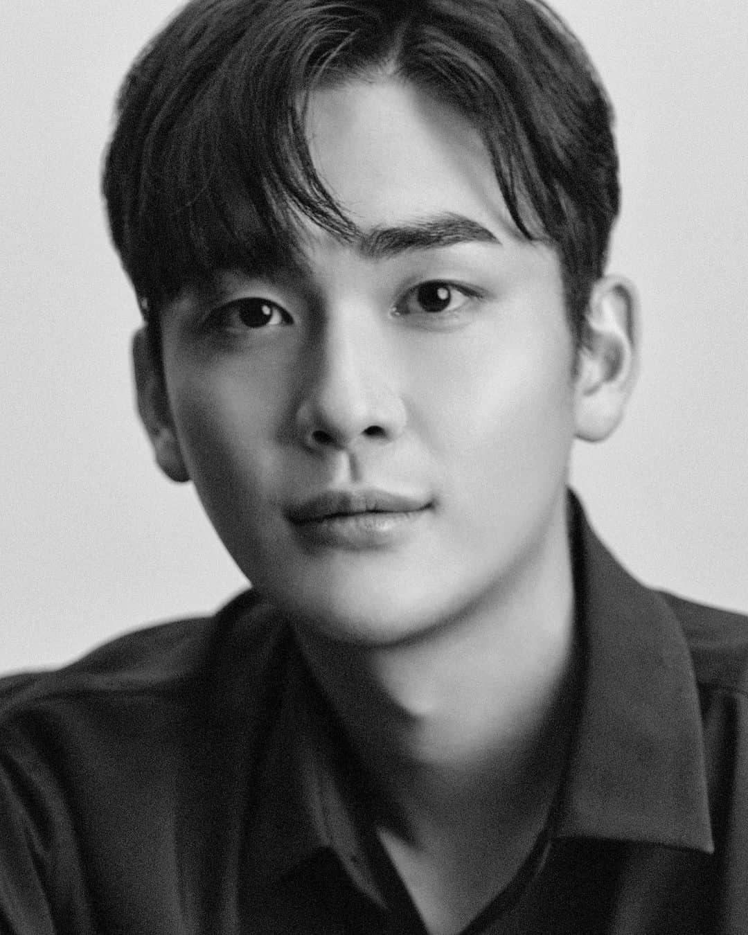 チョ・ユヌのインスタグラム：「어느새 32 나의 모습  #늙었나」