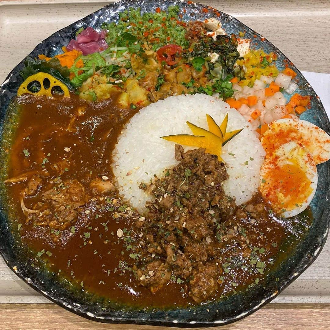 佐藤尚之さんのインスタグラム写真 - (佐藤尚之Instagram)「前から食べたかった大阪スパイスカレーの雄「ボタニカリー」をようやく食べられた。うまひゃひゃ。  阪神百貨店9階の大食堂、えらく魅力的になっとったなあ。  ※アレルギーとの闘いに敗れ、ちょい開き直って出汁や玉ねぎも「ゆる解禁」しています。  #大阪スパイスカレー  #ボタニカリー  #阪神百貨店大食堂」9月6日 11時49分 - satonao310