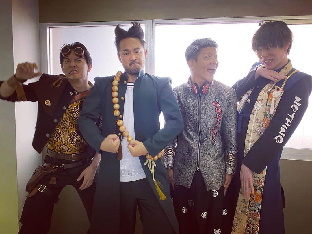 駿河太郎のインスタグラム：「@shincho_drama  ドラマ「新信長公記」代表として…  今週　9/8(木)21:00～オンエア！】  「ダウンタウンDXDX★ 芸能界最強の金銭感覚一斉調査スペシャル！」に出ます…  ドンピシャのダウンタウン世代の僕でございますので。 初対面…初絡み…慣れないバラエティ収録でしたが… 感動の連続でした🥹  やっぱり… さすがはダウンタウンでした‼️  普通に、ただ爆笑してました🤣  お楽しみに〜  #新信長公記  #新信長公記クラスメイトは戦国武将  #四天王」