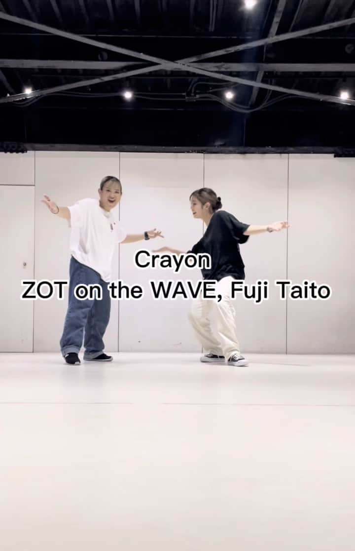 夢弓のインスタグラム：「♪ Crayon / ZOT on the wave, Fuji Taito  ・ リクエストありがと！ ____________________ #dance #hiphopdance #dancechoreo #流行りに乗ってみた #crayondance #nexus #nexusdance #Muyu #Seira #nexusパワーーー #zotonthewave #fujitaito #instalike   大変遅くなり申し訳ない😖」