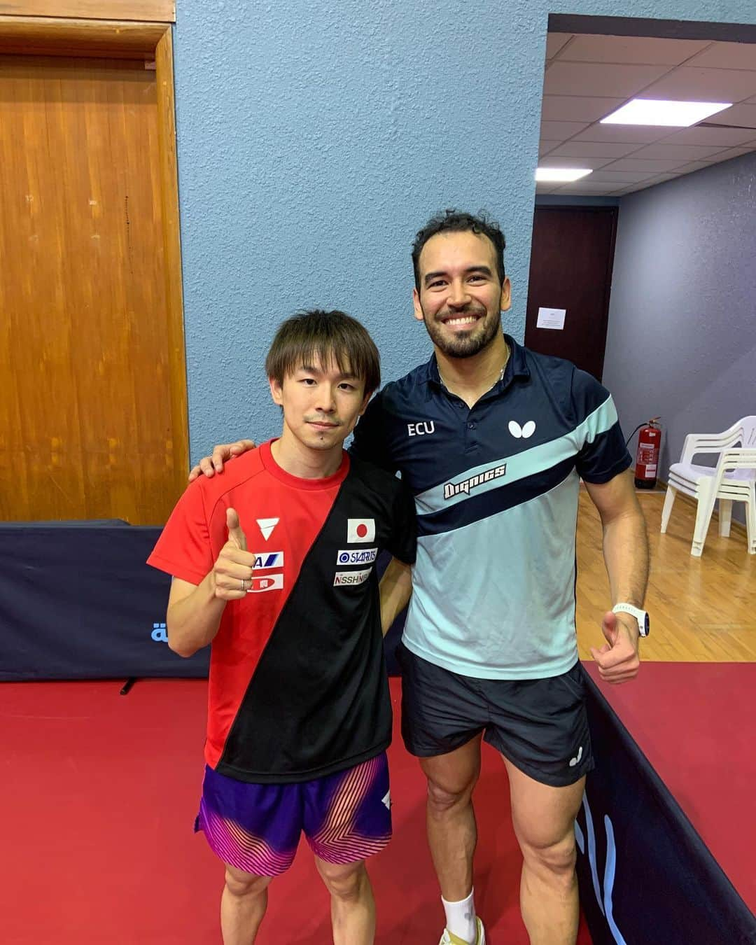 坂本竜介のインスタグラム：「Thank you Mino🇯🇵🤝🇪🇨 #wtt #wttcontendermuscat  #丹羽孝希」