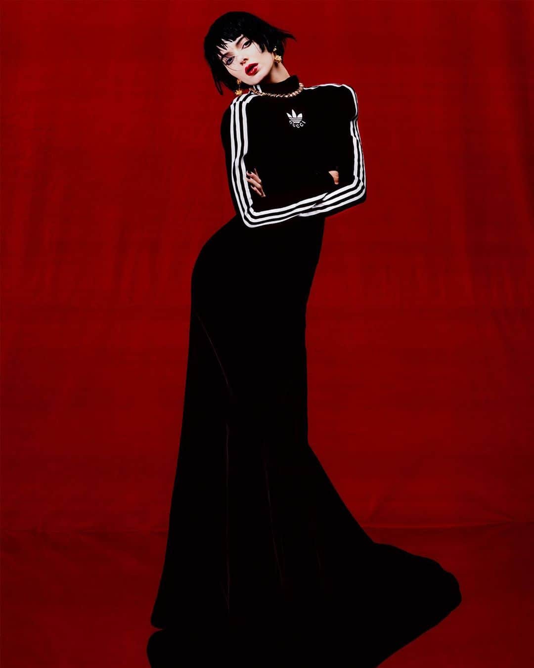 ケンダル・ジェンナーのインスタグラム：「@wmag 50th anniversary issue by @rafaelpavarotti_」