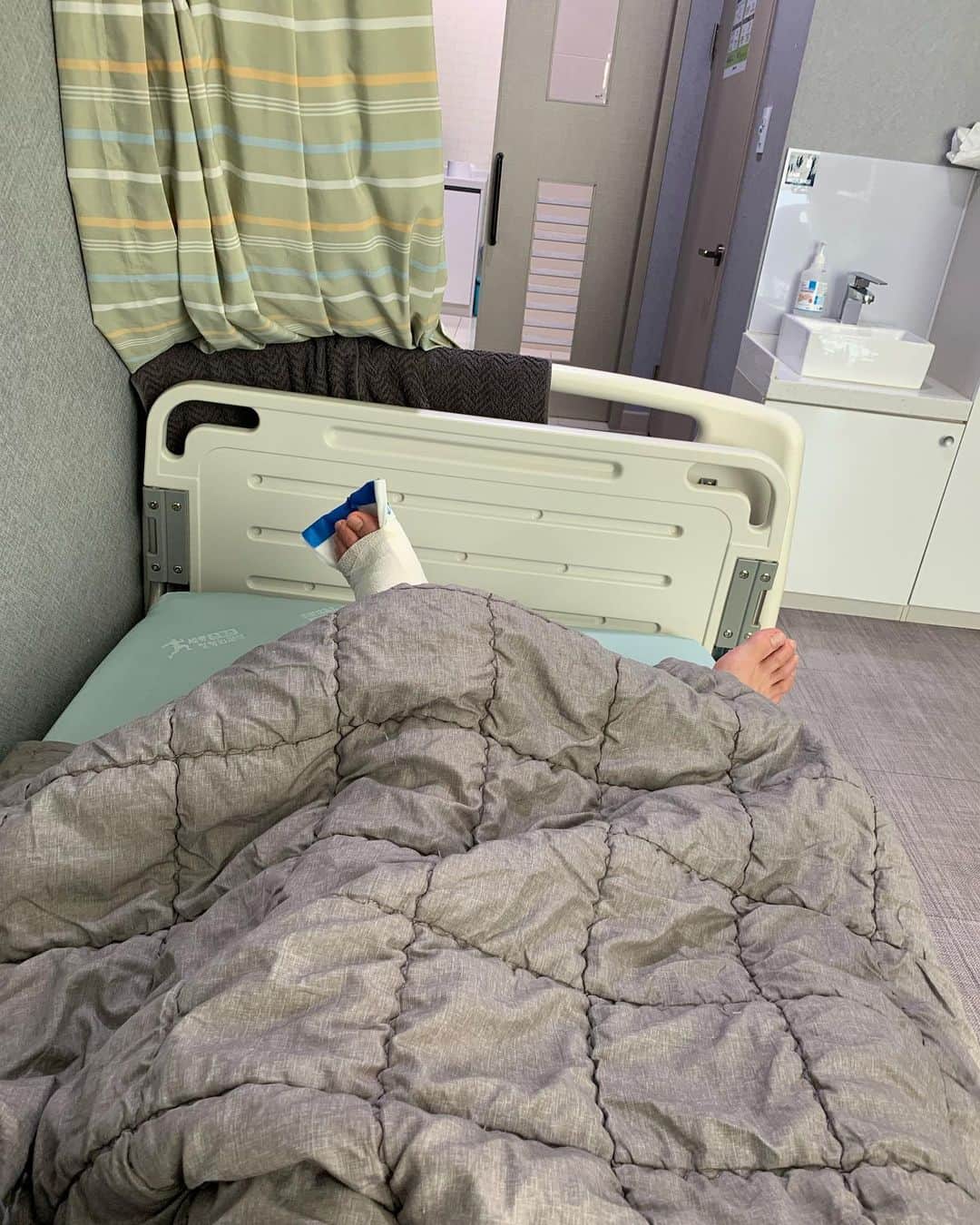 磐瀬剛さんのインスタグラム写真 - (磐瀬剛Instagram)「人生３回目の手術終わりました。 アキレス腱断裂の手術です。 リハビリ頑張ります🤚」9月6日 16時43分 - iwasego