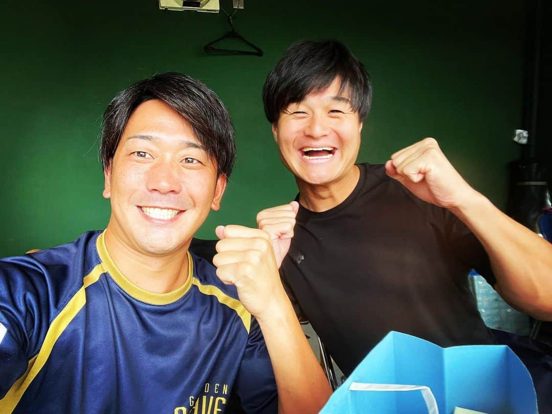 高野圭佑のインスタグラム：「明日9/7 vs神奈川ＦＤ　小山市営球場！ ペナント最終戦で 初先発⚾️ します!!  「やればできる!!」  CSに向けて弾みをつけて行きたい！ 頑張ります！  いつもありがとうごさいます 応援宜しくお願い致します🤲  かなーり久しぶりだけど 今日の夜にインスタライブしようかな  21時か22時か…サウナ入ってからやな♨️  #栃木ゴールデンブレーブス #高野圭佑 #高岸宏行  #ティモンディ高岸」