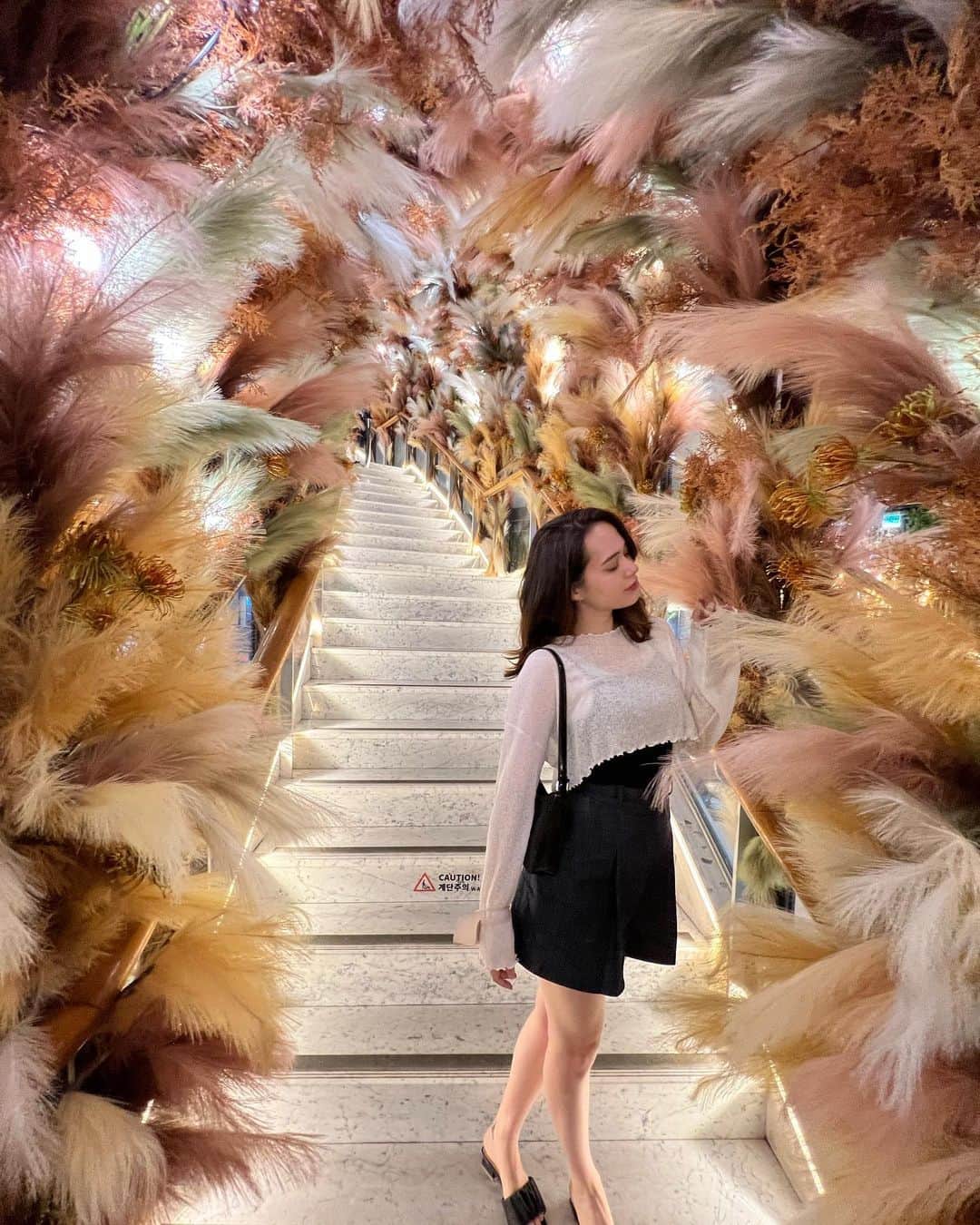 真間玲奈のインスタグラム：「きのう。 ロッテワールド行けなかったけど 稲葉トンネル見つけた〜🌾　#데일리」