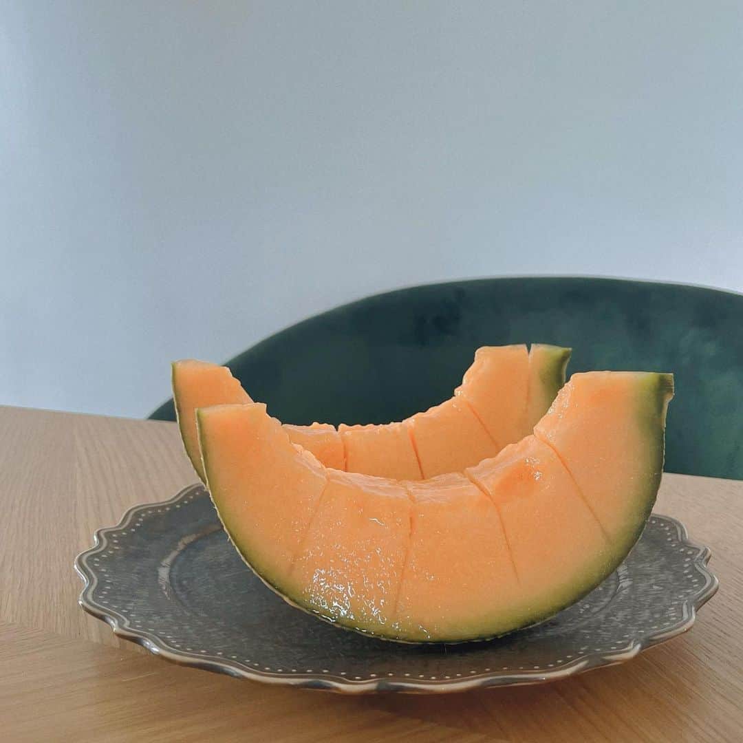 樋口柚子のインスタグラム：「うまうまらいでんメロン🤤🍈」