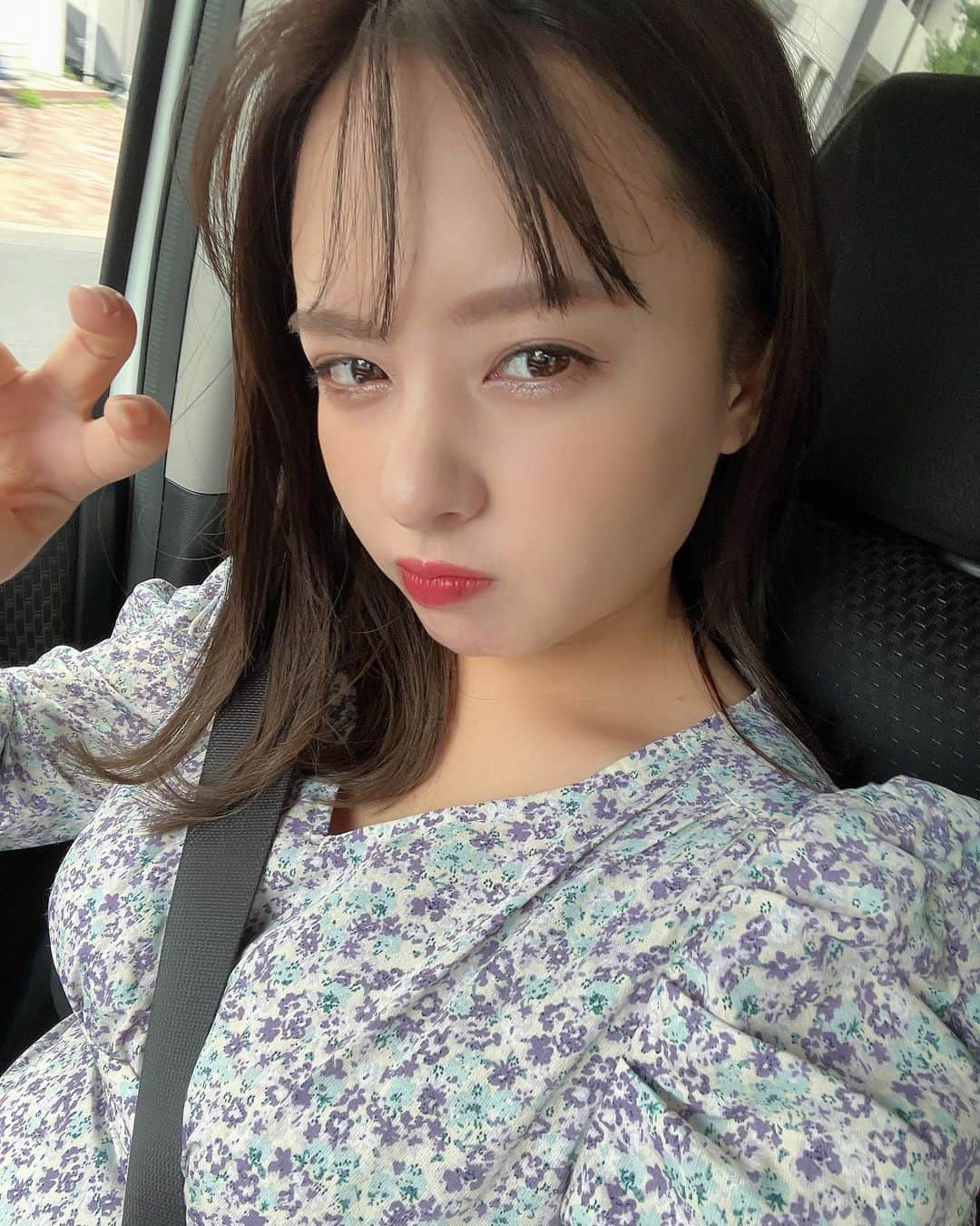 山田菜々のインスタグラム：「そういえば髪の毛切ったんだよ✂︎ みんな知ってた😮‍💨？笑」