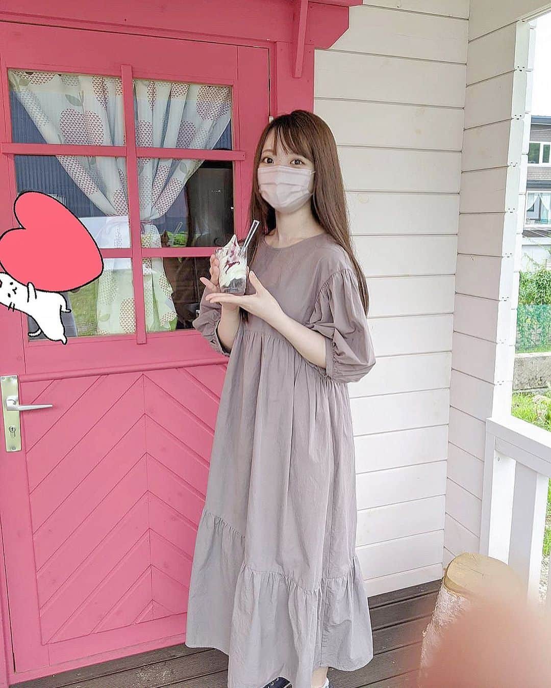 河瀬詩のインスタグラム：「・  記念すべき100投稿目は、 完全なる家族でのお休みの日のです‪🍦‬  弟は一緒にいると よくカメラを向けてくれて、 この日もたくさん撮ってくれたんですが、 右下にちょこっと手だけ出演してますね🤣   #ナナニジ #北海道  #🍦 ‬」