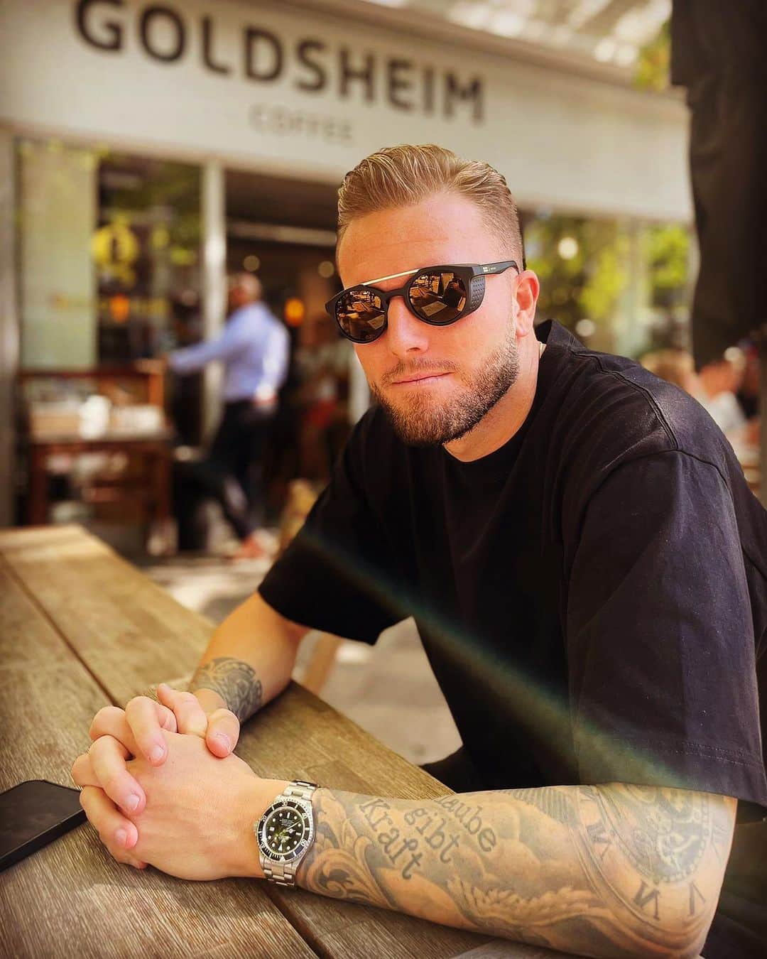 アンドレ・ホフマンのインスタグラム：「😎 #lunch」