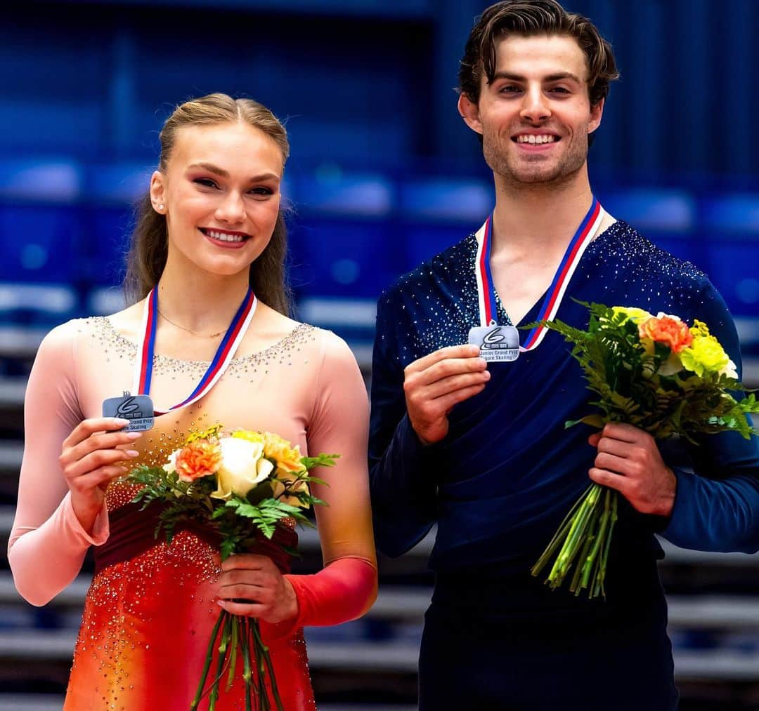 ニコラス・バックランドさんのインスタグラム写真 - (ニコラス・バックランドInstagram)「Reflecting back on last week and what these two achieved. So proud of @phebebekker_ and @_james.hernandez on winning the first JGP Ice Dance medal for GB 🇬🇧. Lots more hard work in the future and an exciting season ahead!  @britishiceskating @pennycoomes @zhanna.palagina @elbacena_flamenco @isufigureskating」9月6日 20時32分 - n_buckland