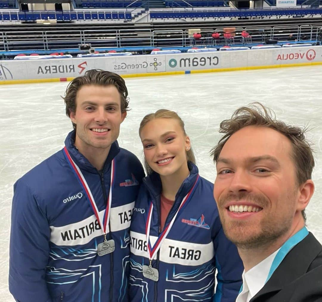 ニコラス・バックランドさんのインスタグラム写真 - (ニコラス・バックランドInstagram)「Reflecting back on last week and what these two achieved. So proud of @phebebekker_ and @_james.hernandez on winning the first JGP Ice Dance medal for GB 🇬🇧. Lots more hard work in the future and an exciting season ahead!  @britishiceskating @pennycoomes @zhanna.palagina @elbacena_flamenco @isufigureskating」9月6日 20時32分 - n_buckland