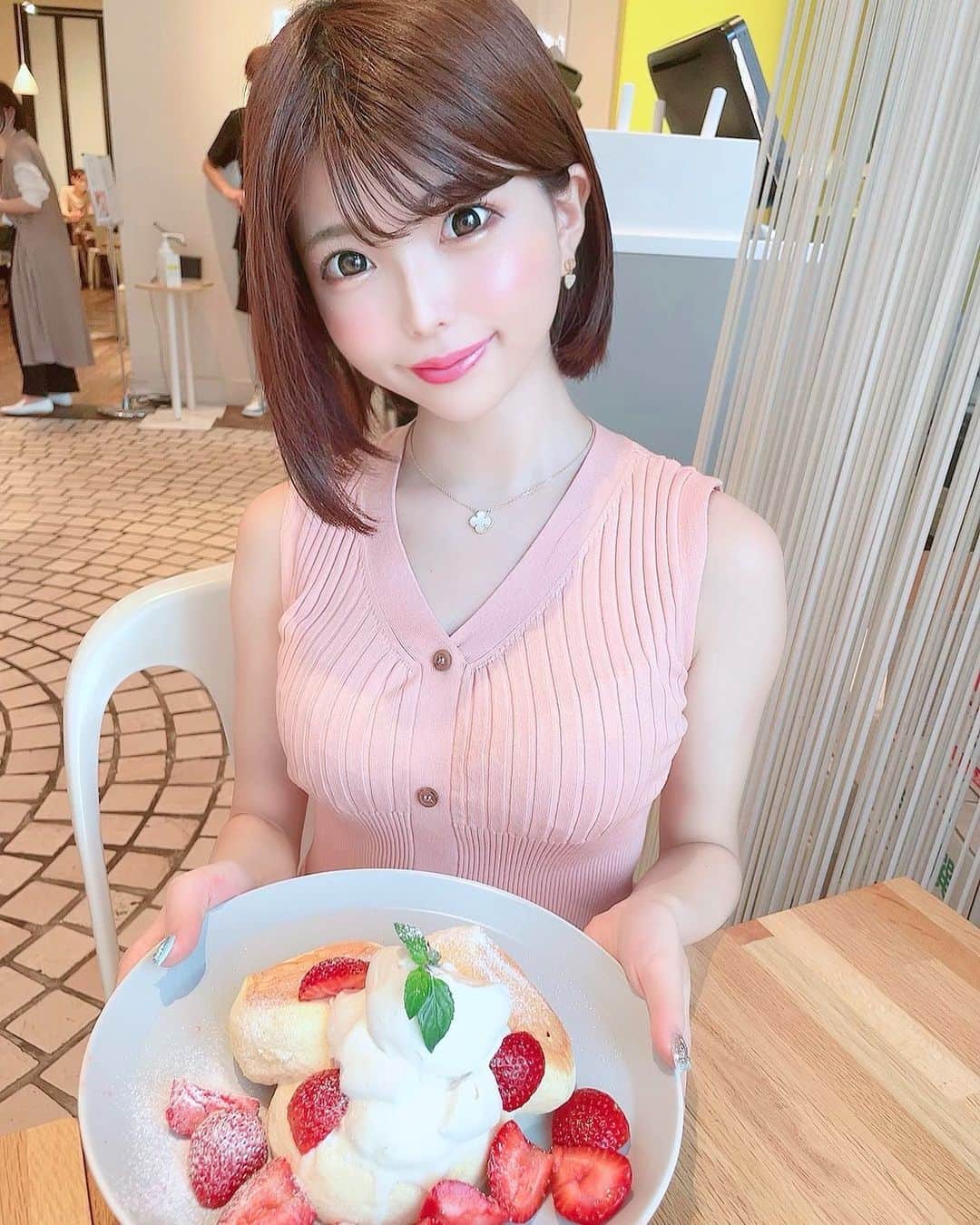 ななぷりんさんのインスタグラム写真 - (ななぷりんInstagram)「FLIPPER'Sのパンケーキ🥞🍽 大好きな苺と一緒に🍓」9月6日 21時37分 - nana__530