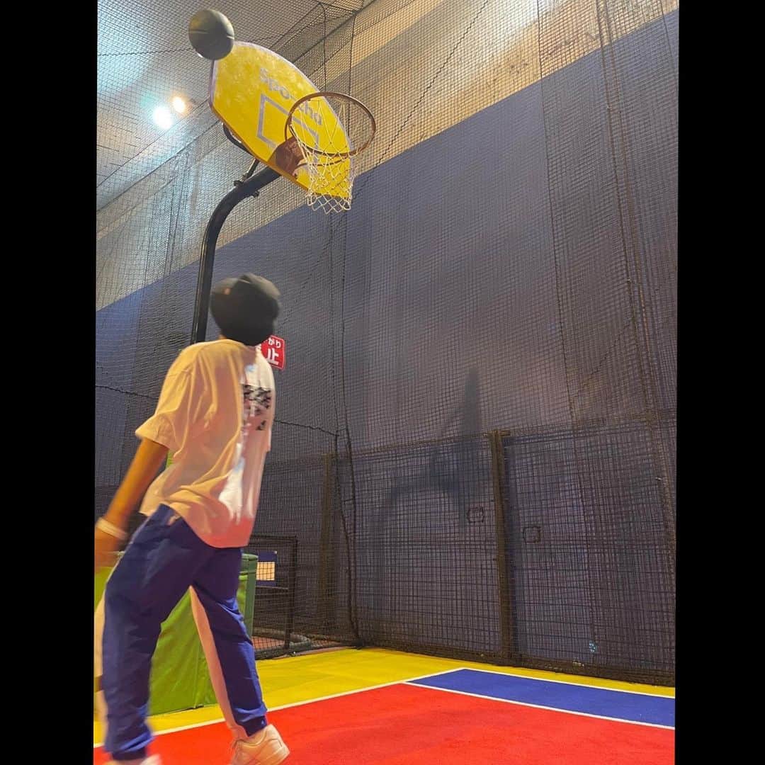 池田優斗のインスタグラム：「・  マネージャーさんと メイクさん&お子さん達で ROUND1に行きました！  めっちゃ楽しかったー！🤣  マネージャーさんは次の日筋肉痛だったみたいです笑笑  #池田優斗」