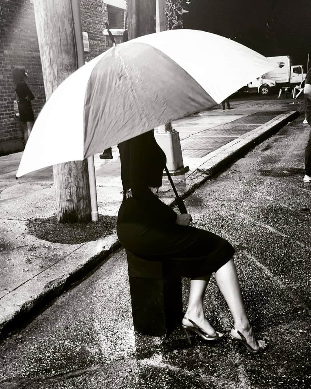 カミーラ・ベルのインスタグラム：「Pearl in the rain… #bts」