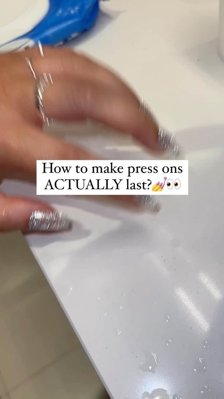 Soniaのインスタグラム：「How to make press on nails ACTUALLY last💅👀 how to prep your nails for a long lasting manicure, featuring Diamond Cut💎 - #glitternails #nailtutorial #cleangirlaesthetic #nailvideo」