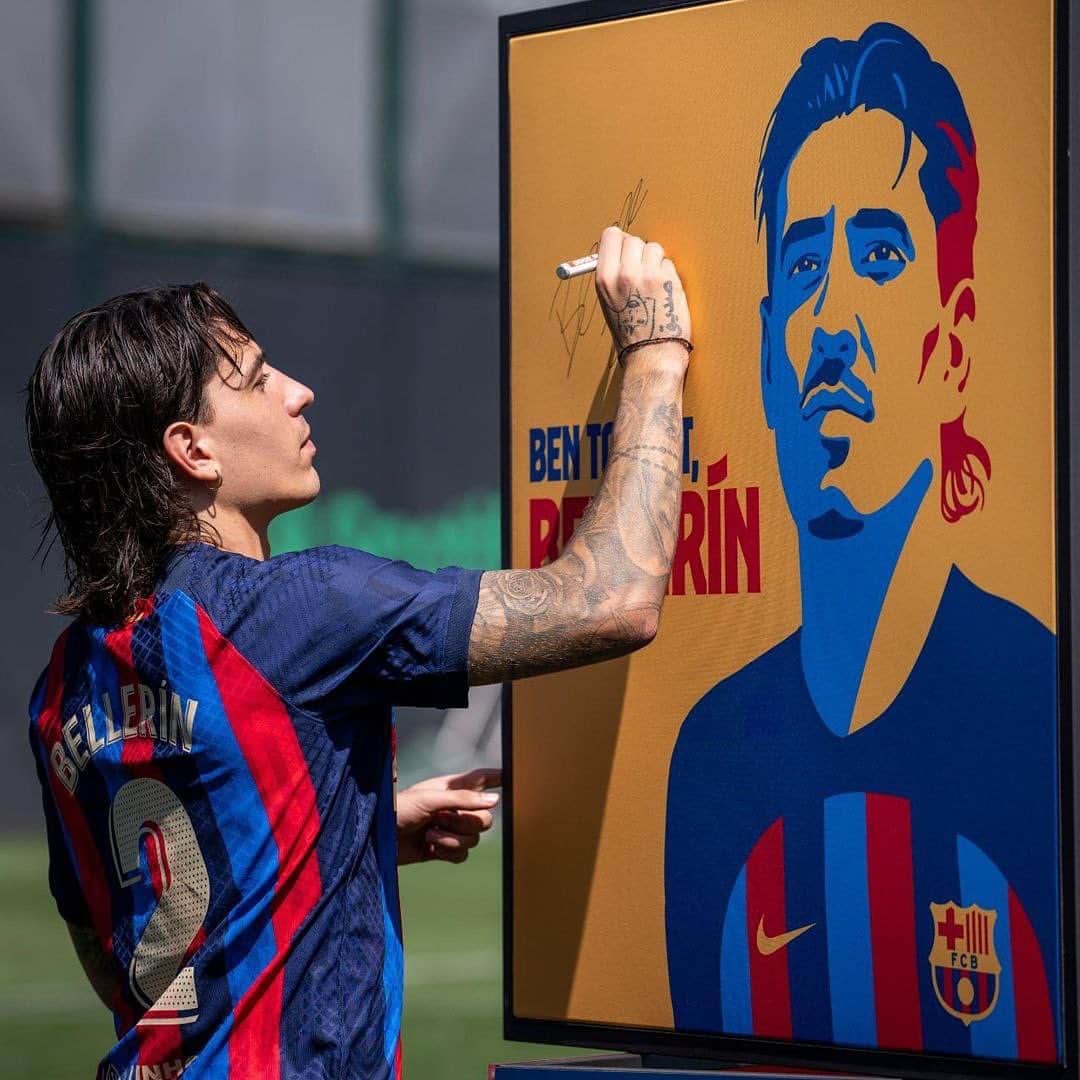エクトル・ベジェリンさんのインスタグラム写真 - (エクトル・ベジェリンInstagram)「❤️💙❤️💙」9月7日 3時10分 - hectorbellerin