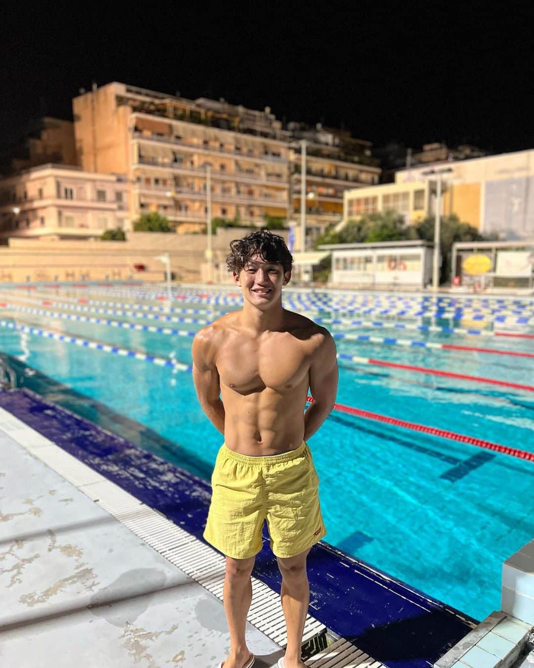 荒井陸のインスタグラム：「Hello @ilisiakos_waterpolo🟡⚫️   記念すべき1000投稿目はギリシャからでした🇬🇷  #athens #greece #waterpolo」