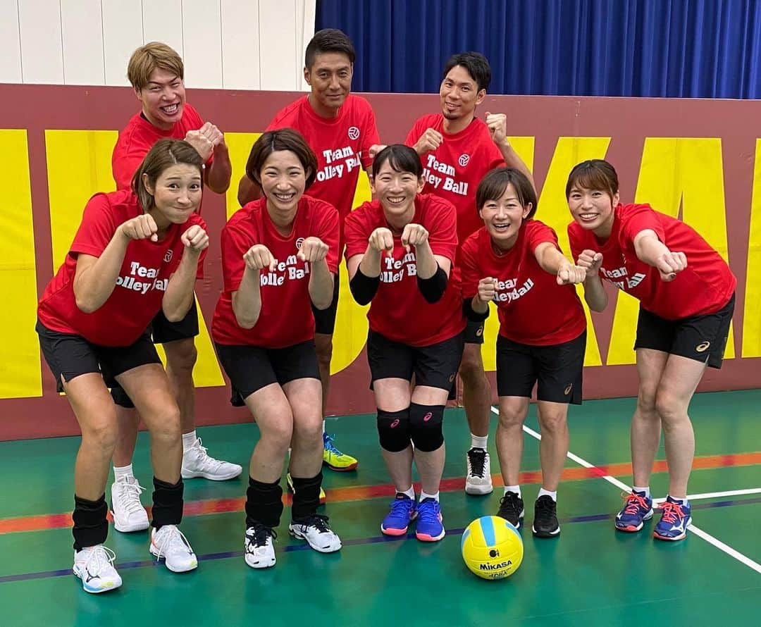 佐野優子さんのインスタグラム写真 - (佐野優子Instagram)「#Repost @tbs.volleyboo with @use.repost ・・・ . ／ バレーボール盛り上げ隊っ🌟 ＼  今週土曜日 #炎の体育会TV に 豪華メンバーが集結💪  #山本隆弘 さん #福澤達哉 さん #清水邦広 さん㊗️👶 #佐野優子 さん #狩野舞子 さん #江畑幸子 さん #新鍋理沙 さん #石井優希 さん  バレーボールvsドッチボール ガチンコ対決💪 白熱しました👀💓  @taiikukaitv . 思てたよりも数倍激しかった…😂」9月7日 6時27分 - yuko12345