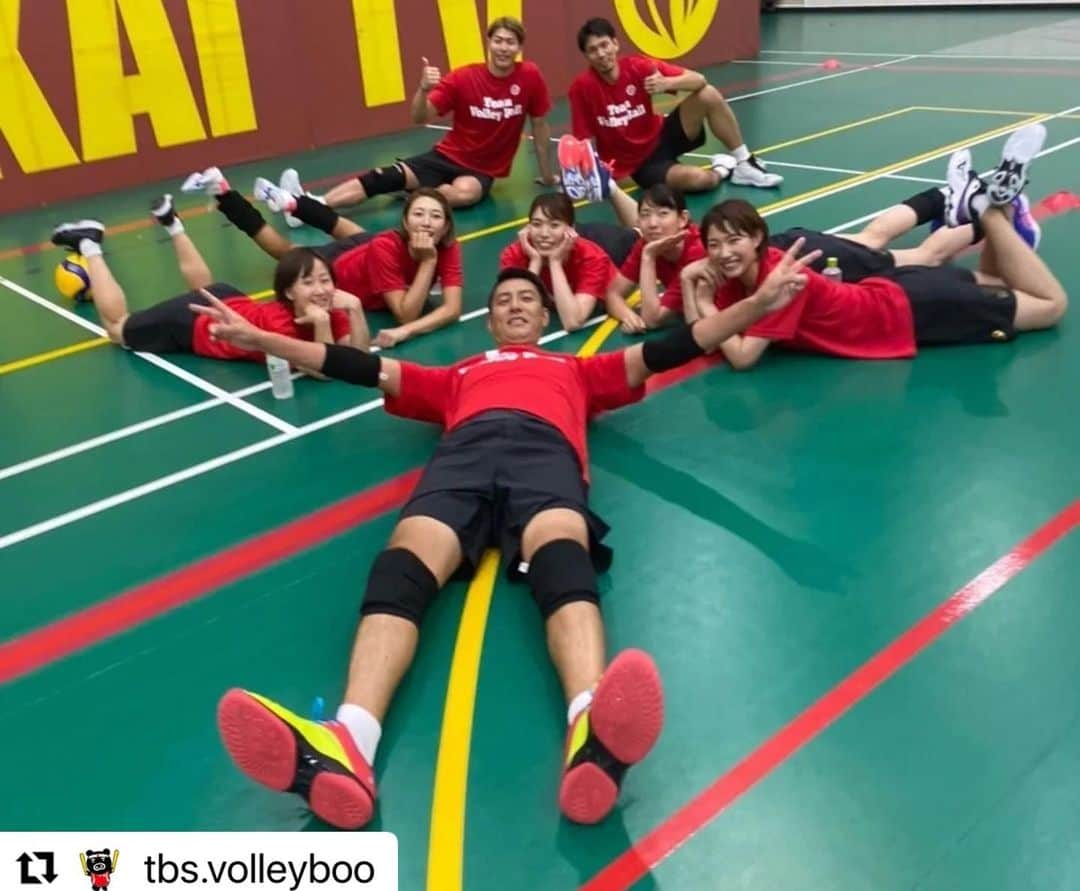 佐野優子さんのインスタグラム写真 - (佐野優子Instagram)「#Repost @tbs.volleyboo with @use.repost ・・・ . ／ バレーボール盛り上げ隊っ🌟 ＼  今週土曜日 #炎の体育会TV に 豪華メンバーが集結💪  #山本隆弘 さん #福澤達哉 さん #清水邦広 さん㊗️👶 #佐野優子 さん #狩野舞子 さん #江畑幸子 さん #新鍋理沙 さん #石井優希 さん  バレーボールvsドッチボール ガチンコ対決💪 白熱しました👀💓  @taiikukaitv . 思てたよりも数倍激しかった…😂」9月7日 6時27分 - yuko12345