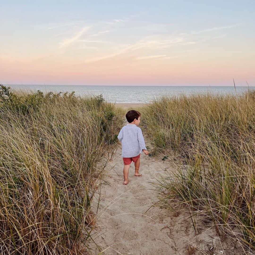 ローレン・コンラッドさんのインスタグラム写真 - (ローレン・コンラッドInstagram)「We said goodbye to Summer in our happy place watching the sun rise and set, eating PB&Js on the beach and taking long walks.」9月7日 8時50分 - laurenconrad