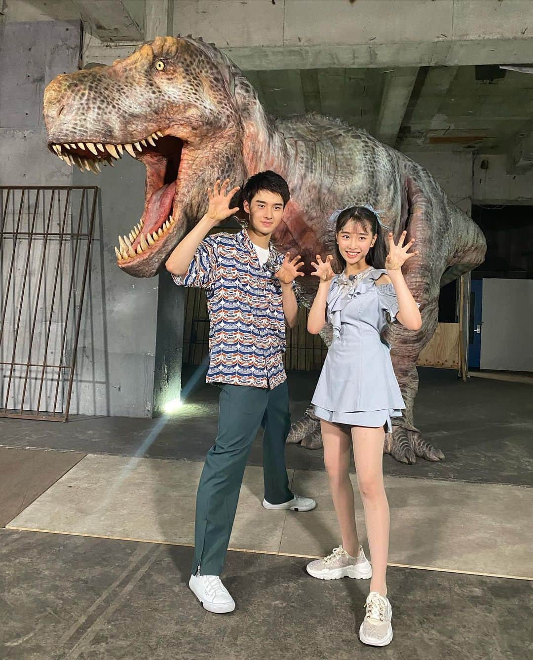 藤岡舞衣のインスタグラム：「明日9/8(木)夜２０：00～放送の TBS「ニンゲン観察バライティモニタリング!!」 ⁡ に今回も兄の真威人と一緒に出演します❕✨ ⁡ 前回は雪男だったのですが、今回はなんと… 恐竜が出てくるという超絶のドッキリをかけられてしまいました😭 ⁡ とんでもなくリアルで命の危機を感じるくらいやばかったです。。 ⁡ 見てる方はとても面白い内容になってると思います👍🏻 是非ご覧になってください💐‪.ᐟ‪.ᐟ ⁡ #藤岡舞衣#藤岡真威人 #テレビ出演#モニタリング#TBS #モデル#女優#model#08#jc3」