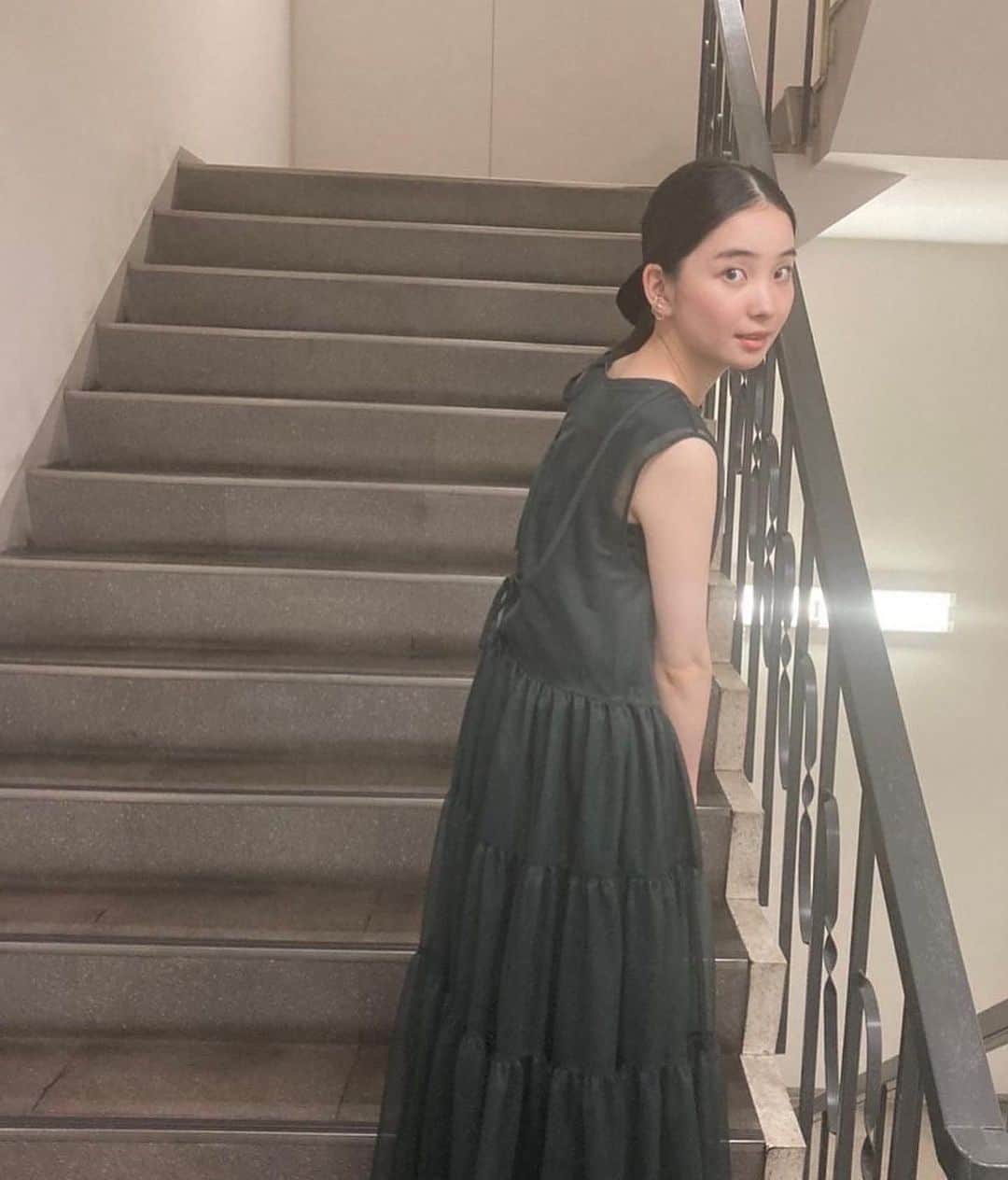のインスタグラム：「『あの娘は知らない』完成披露試写会 会場にお越し下さったみなさま 本当にありがとうございました🫧  本日発売の GENIC 10月号では 自分で撮った写真と共にインタビュー記事を掲載して頂きました。 @genic_mag   他にも日本映画navi  9月20日発売の キネマ旬報でも映画のことをお話しさせてもらっています。是非 読んで欲しいです🍃 @leave_in_summer」