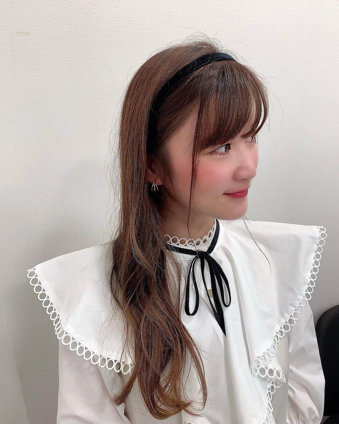 古賀文沙のインスタグラム：「・ ・ ・  お休みに入って1ヶ月がたちました 皆さまいかがお過ごしでしょうか🍁  残暑、くれぐれも体調には お気をつけください🍁🍁  この写真、 妊娠中期に入るくらいのとき ここから何キロ増えたんだろう🫣  ・ ・ ・」