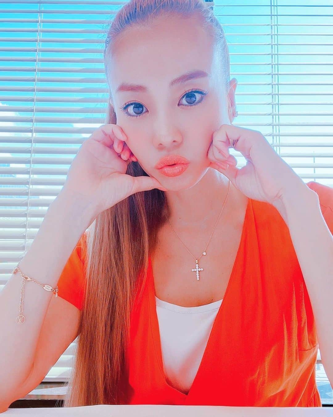 あびる優のインスタグラム：「🧡🍊🧡🍊🧡🍊🧡  #make#makeup#hair#hairmake#hairstyle#ponytail#selfie#video#fashion#orange#メイク#ヘアメイク#メイクアップ#ヘアアレンジ#ヘアスタイル#ポニーテール#オレンジカラー#ファッション#動画#🍊#🟠#🧡」