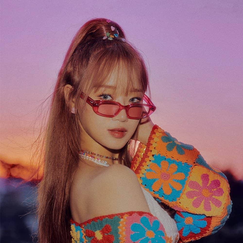 Weki Mekiさんのインスタグラム写真 - (Weki MekiInstagram)「[#최유정] CHOI YOOJUNG 1st Single Album <Sunflower> Concept Photo ④ - Swag ver. 🌻  2022. 09. 14 6PM (KST) RELEASE  #CHOIYOOJUNG #Sunflower #선플라워 #Sunflower_PEL #WekiMeki #위키미키」9月7日 14時01分 - weki_meki