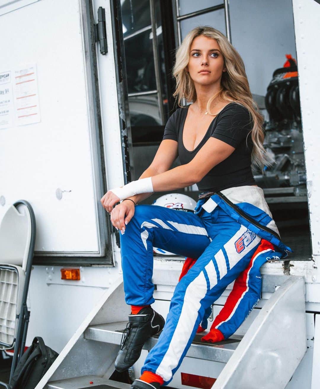 Lindsay Brewerのインスタグラム：「Portland you were bittersweet! We were very quick this weekend but unfortunately an injury to my wrist made it difficult to drive. Ended up p12. This season has been a dream come true to drive in the @roadtoindy_official, and I can’t wait to see what we can accomplish next year with a lot of dedication and hard work during this off season.🤩🏁 Thank you always to @c4energy @exclusiveautosport for all the help this year!」